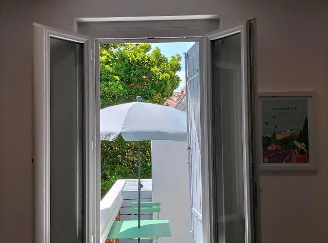 Studio Terrasse, Intra-Muros, Climatise Avec Wifi