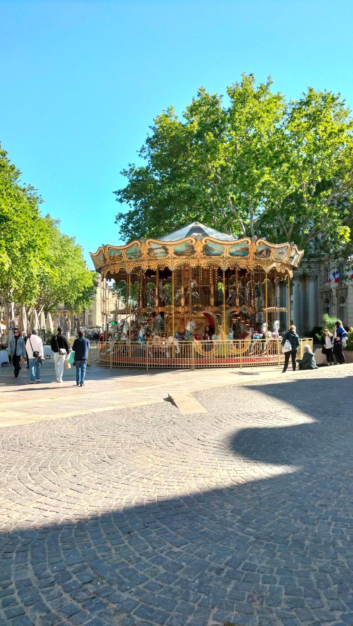 Terrasse, Intra-muros, Climatise Avec Wifi * Avignon